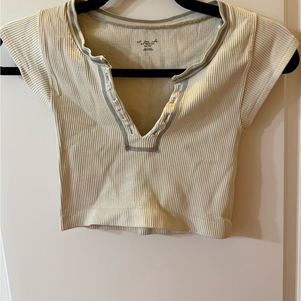 Ribbed Sleeveless Crop Top - Picture 2 of 5